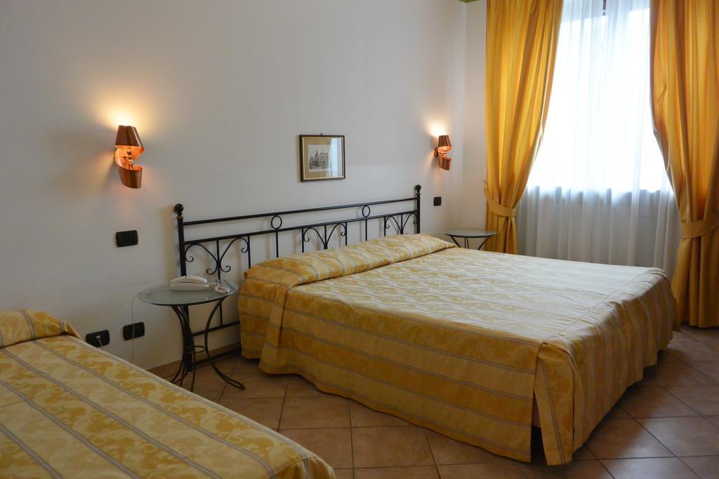 Hotel Ristorante Italia Чертоза-ді-Павія Екстер'єр фото